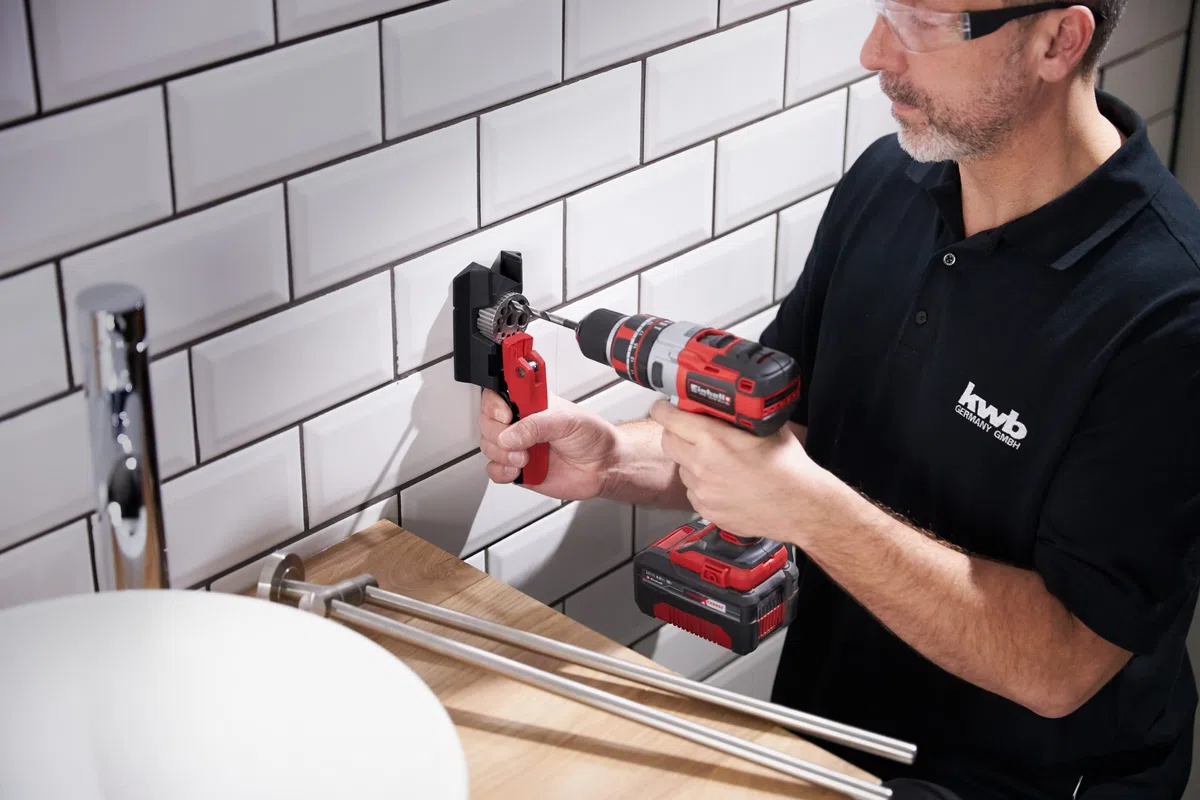 kwb Cheveux/cheville avec règle de 30 cm, trous de 3 à 12 mm avec trous de base, pochoir de perçage droit en bois, métal et plus encore, perceuse à chevilles | Corps plastique robuste | perçages 3–12 mm, d’avant-trou inclus | patins caoutchouc antidérapan