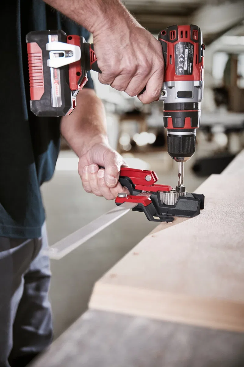 kwb Cheveux/cheville avec règle de 30 cm, trous de 3 à 12 mm avec trous de base, pochoir de perçage droit en bois, métal et plus encore, perceuse à chevilles | Corps plastique robuste | perçages 3–12 mm, d’avant-trou inclus | patins caoutchouc antidérapan