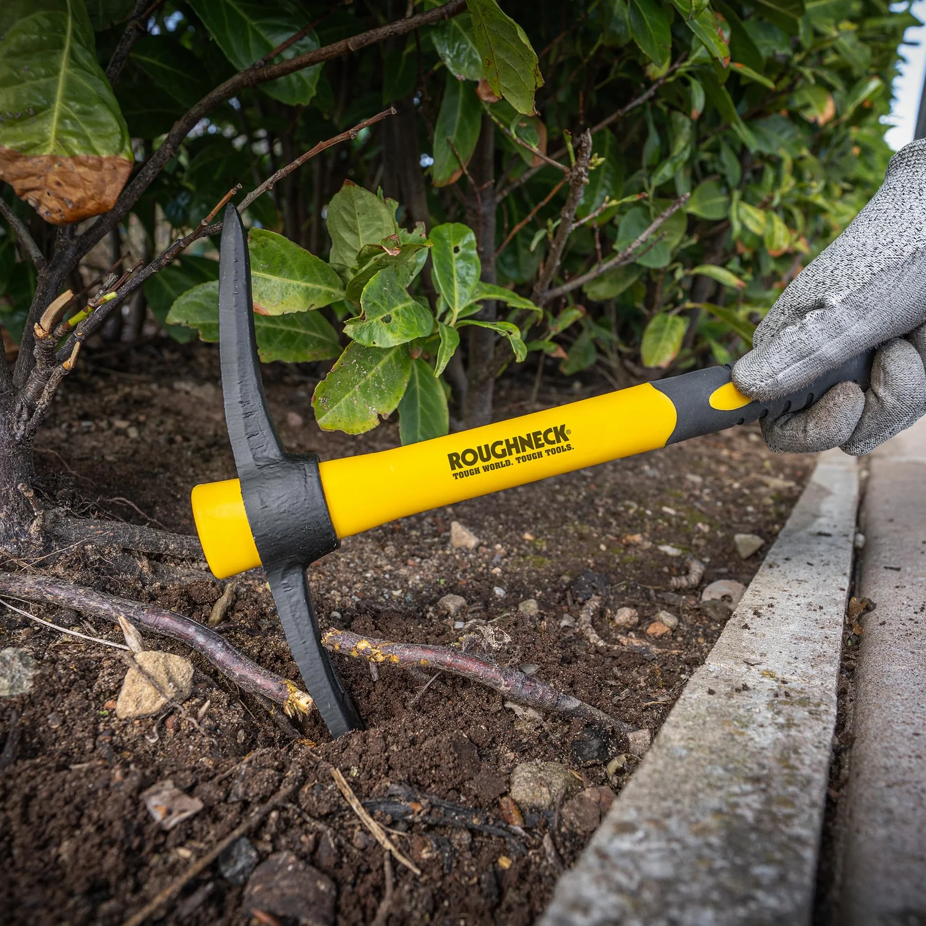 Roughneck ROU64011 Micro Pick Mattock avec poignée en fibre de verre, multicolore, 1 paquet