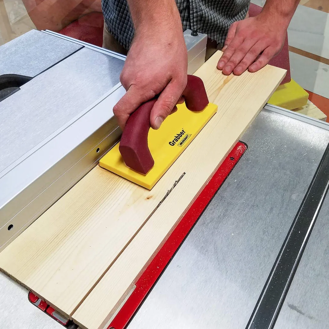 Milescraft Grabber 3403 Grabber Bloc poussoir pour scies de table, tables de défonceuse, scies à ruban et joints, jaune/rouge