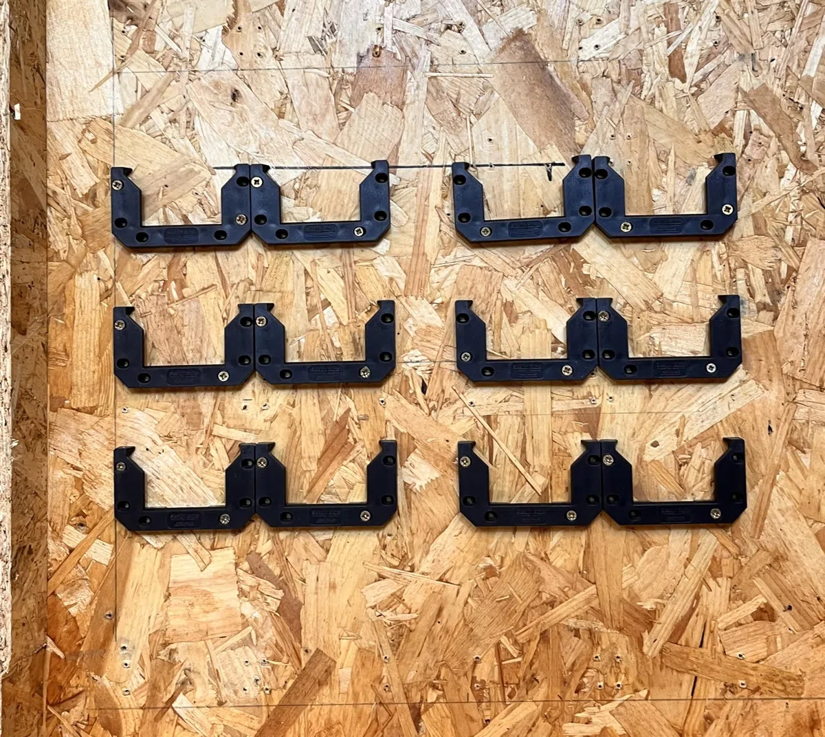 StealthMounts Crampons de montage V2 – Compatible avec les boîtes d'emballage | Taquets de rangement | Montage mural
