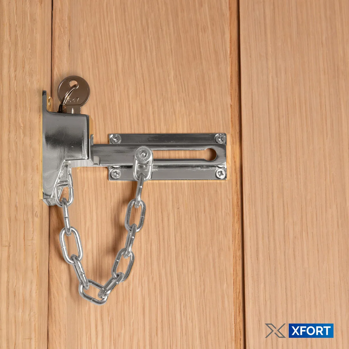 Chaîne de verrouillage de porte XFORT en chrome poli, chaîne de sécurité pour porte avant avec mécanisme de déverrouillage par clé externe.