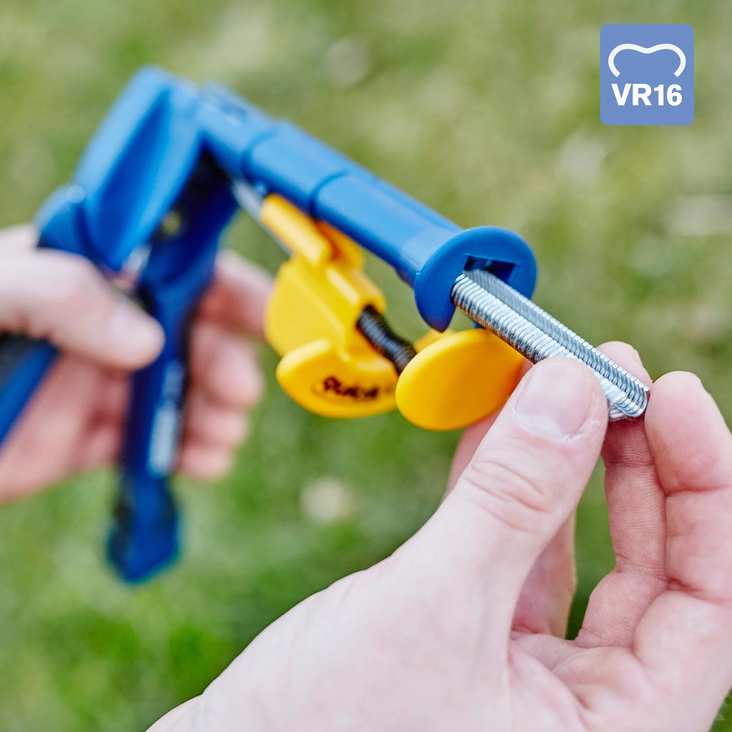 Rapid VR16 - Agrafes à Grillage en Acier Galvanisé, Compatible avec les Grillages 2-8 mm, Idéal pour Sécuriser Cages & Clôtures, 3190 Pièces, Emballage Boîte (40108808)