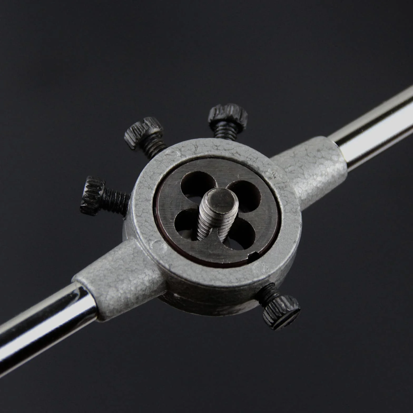 M13 x 1,75 - Filière ronde métrique - Filetage à droite - M13 x 1,75 mm