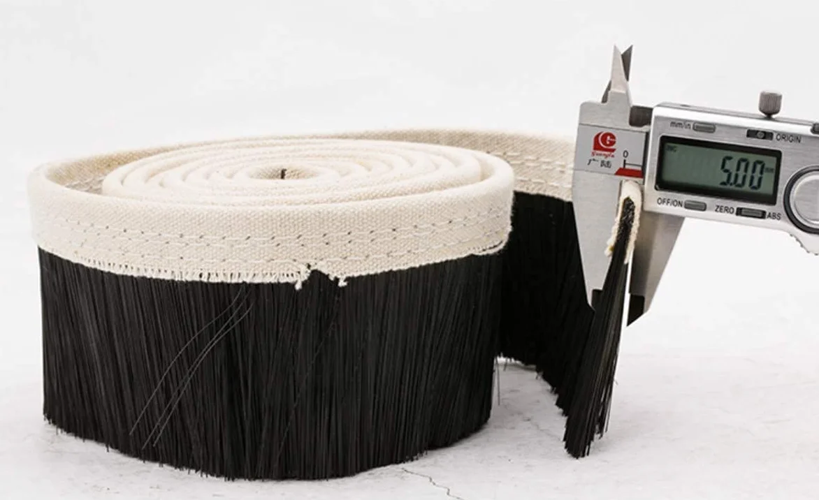 BTMIEY Housse anti-poussière pour machine de gravure, aspirateur, machine-outil à commande numérique, fraiseuse à moteur de broche, brosse de 70 mm/100 mm - Noir, 2 m x 100 mm
