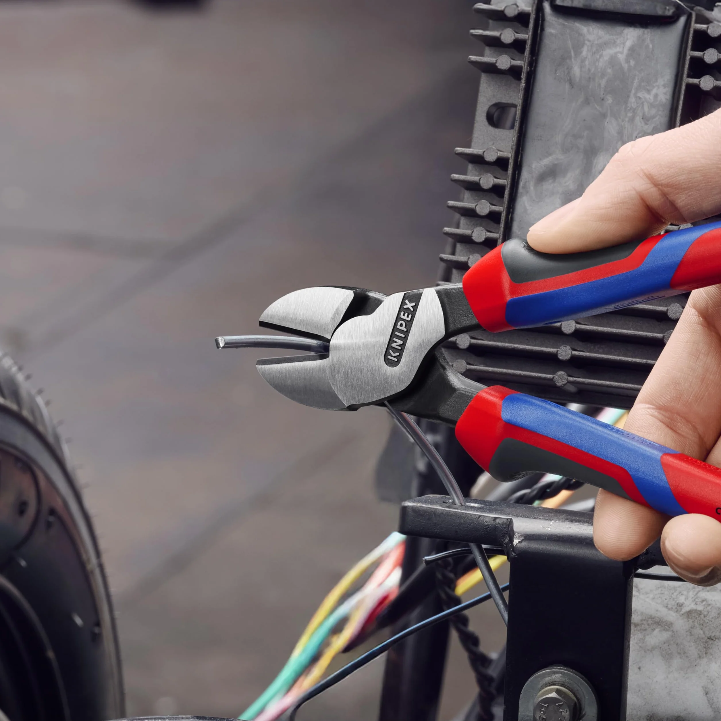 Knipex Pince coupante de côté à forte démultiplication avec poignées comfortables 200 mm, 74 02 200