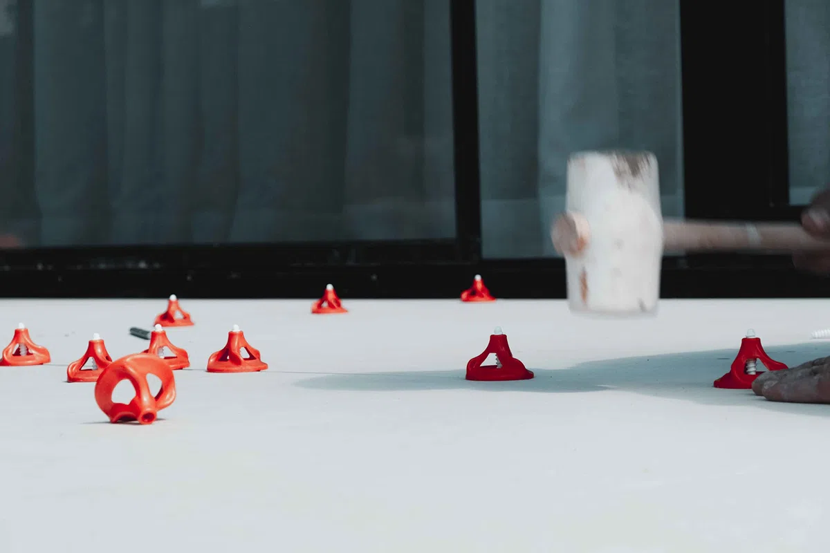 Twist-it Système de Nivellement – 100 Cadrans Autonivelants | Réutilisables