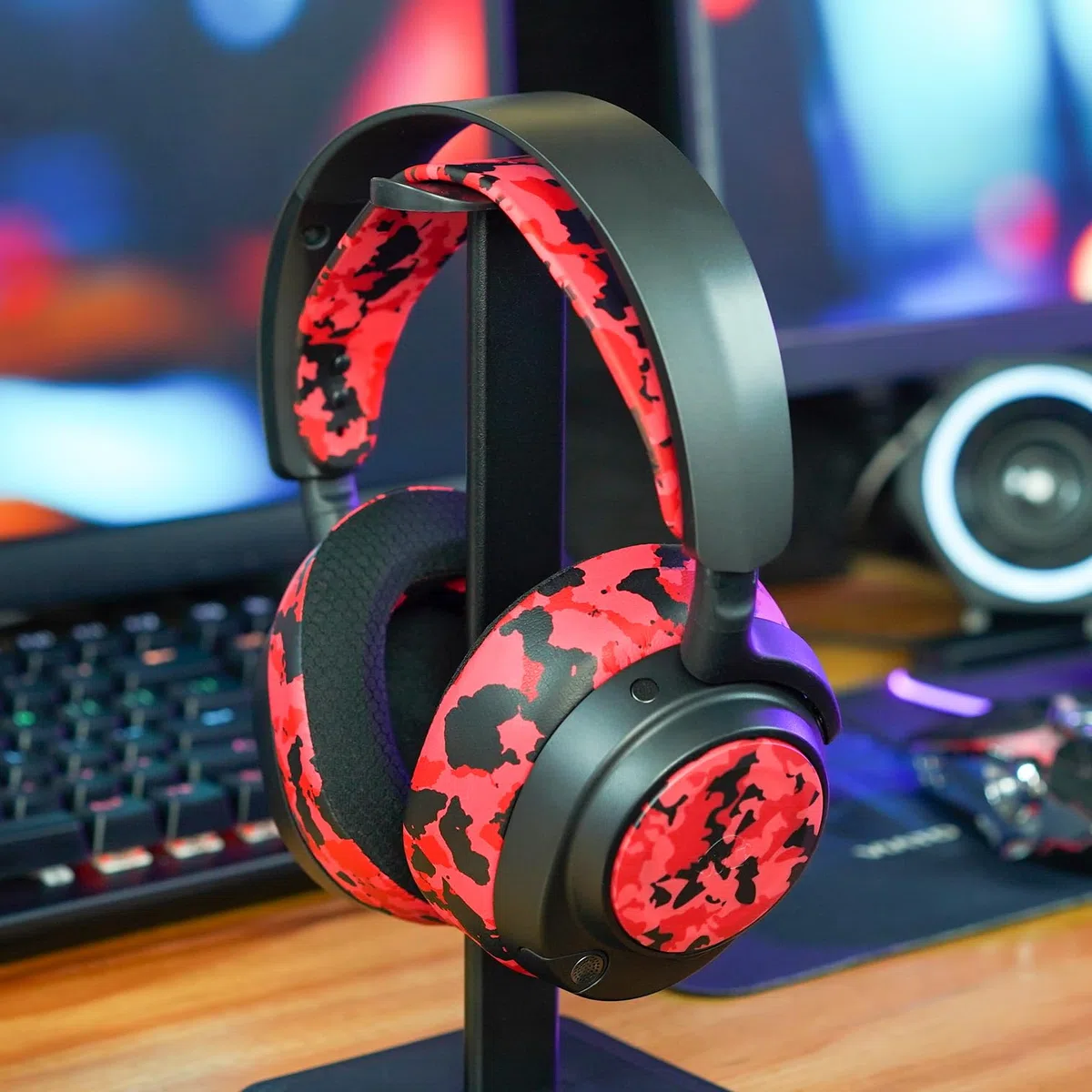 WC Side Plates for Arctis Nova Headsets, by Wicked Cushions | Compatible avec Arctis Nova Pro sans Fil/Pro Filaire/Nova Elite/Nova 7/7X/7P | Red Camo