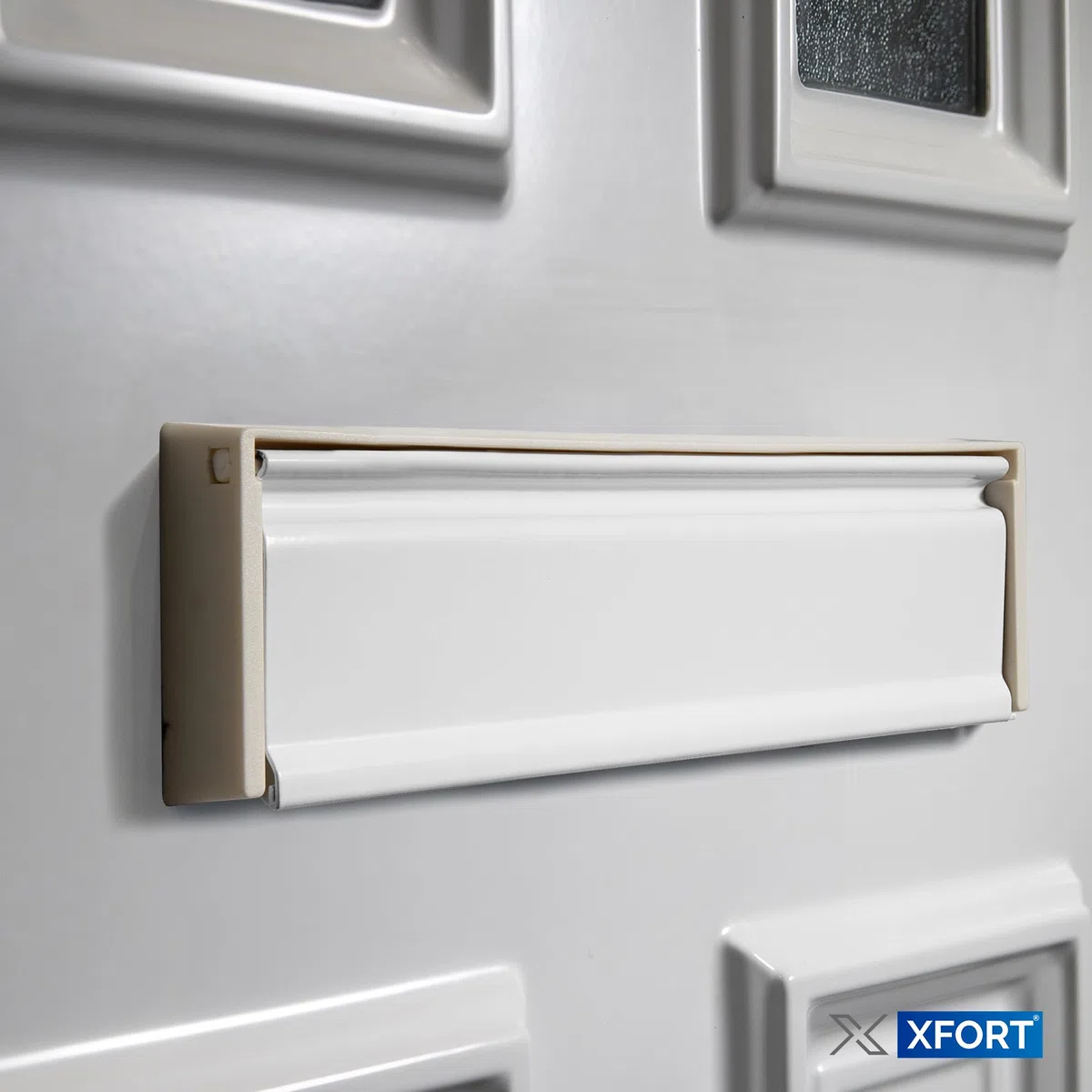 UAP MailPlate entourer 12 pouces : Boîte aux lettres en blanc pour porte d'entrée, boîte aux lettres télescopique pour portes en PVC d'une épaisseur de 40 à 80 mm.