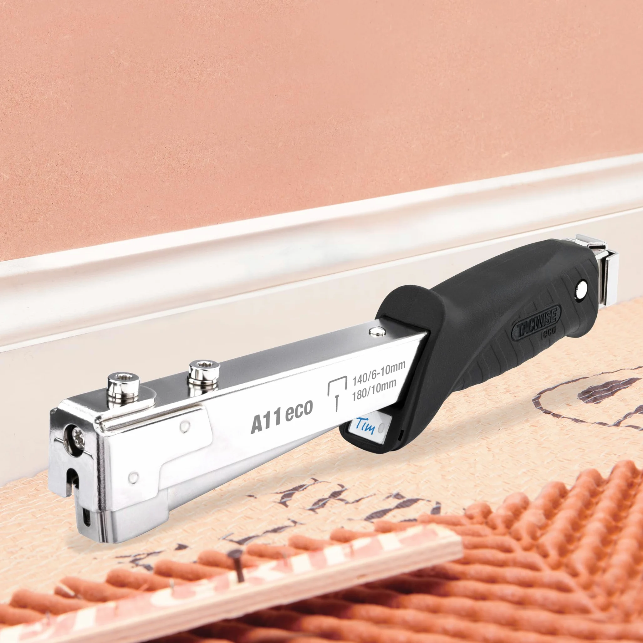 Tacwise 1793 ECO A11 Marteau Agrafeuse/Cloueuse avec 500 Agrafes de Type 140, 500 Clous de Type 18G et un ECO Dégrafeur