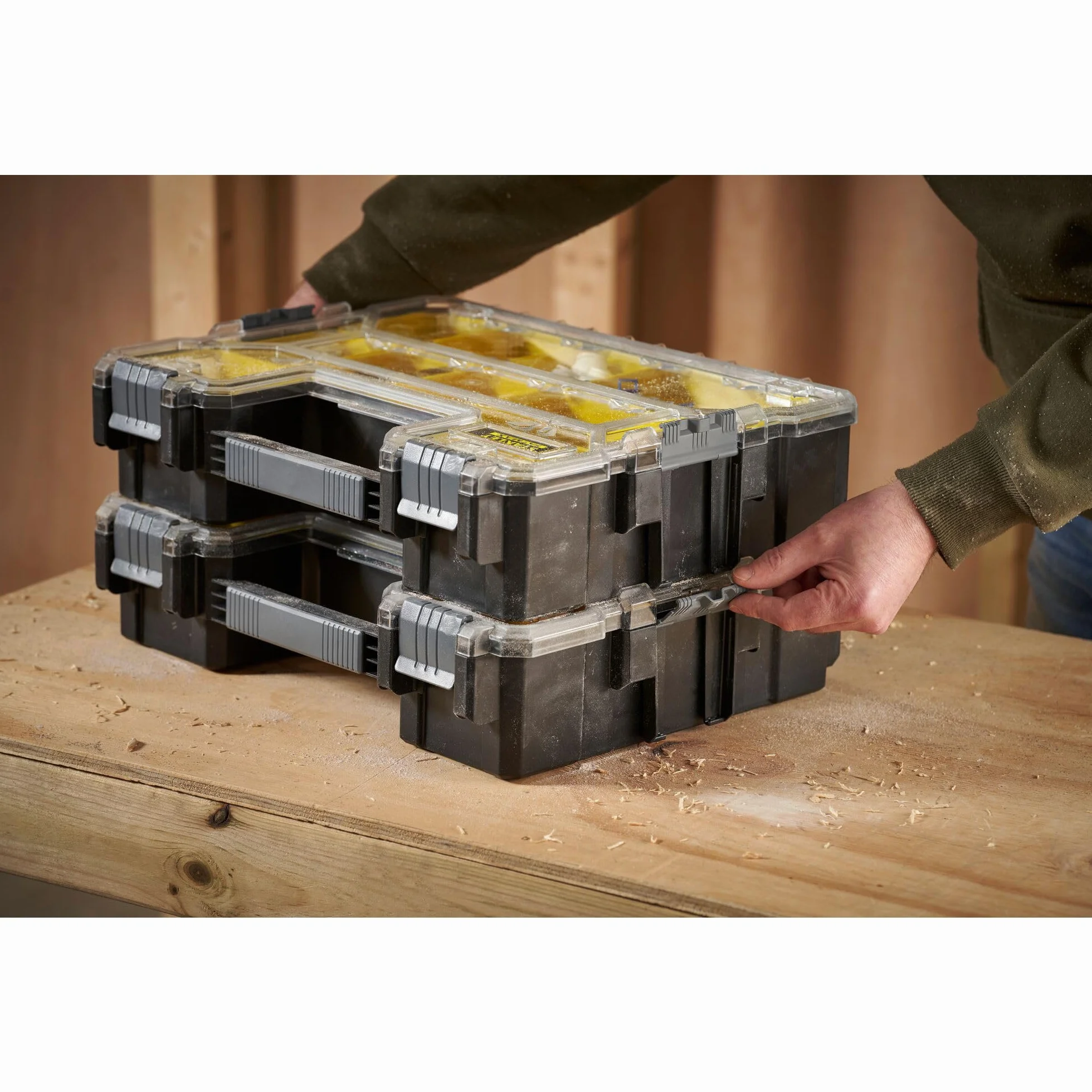STANLEY 1-97-521 Rangement Organiseurs et Casiers Gamme FATMAX - Polycarbonate Incassable - 10 Compartiments Amovibles Peu Profonds - Étanche - Poignée de Transport - Capacité 3.5L
