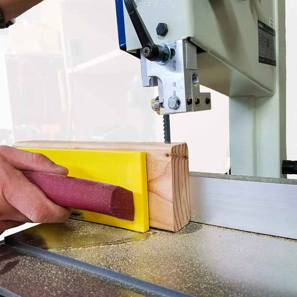 Milescraft Grabber 3403 Grabber Bloc poussoir pour scies de table, tables de défonceuse, scies à ruban et joints, jaune/rouge