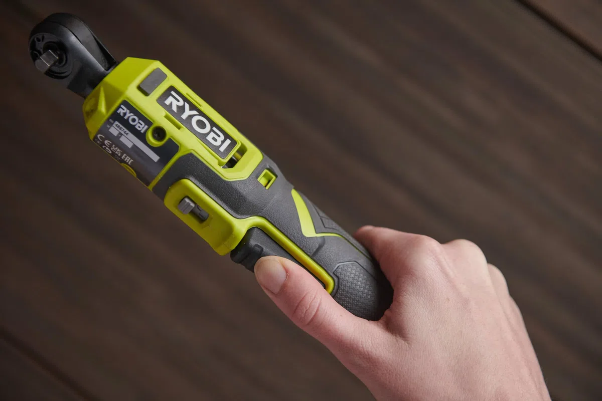 RYOBI - Clé à cliquet 4V USB Lithium - emmanchement carré 1/4’’ - 8 Nm - Livrée avec son câble USB-C & 1 batterie 4V 2,0 Ah USB Lithium - RR14W4-120G