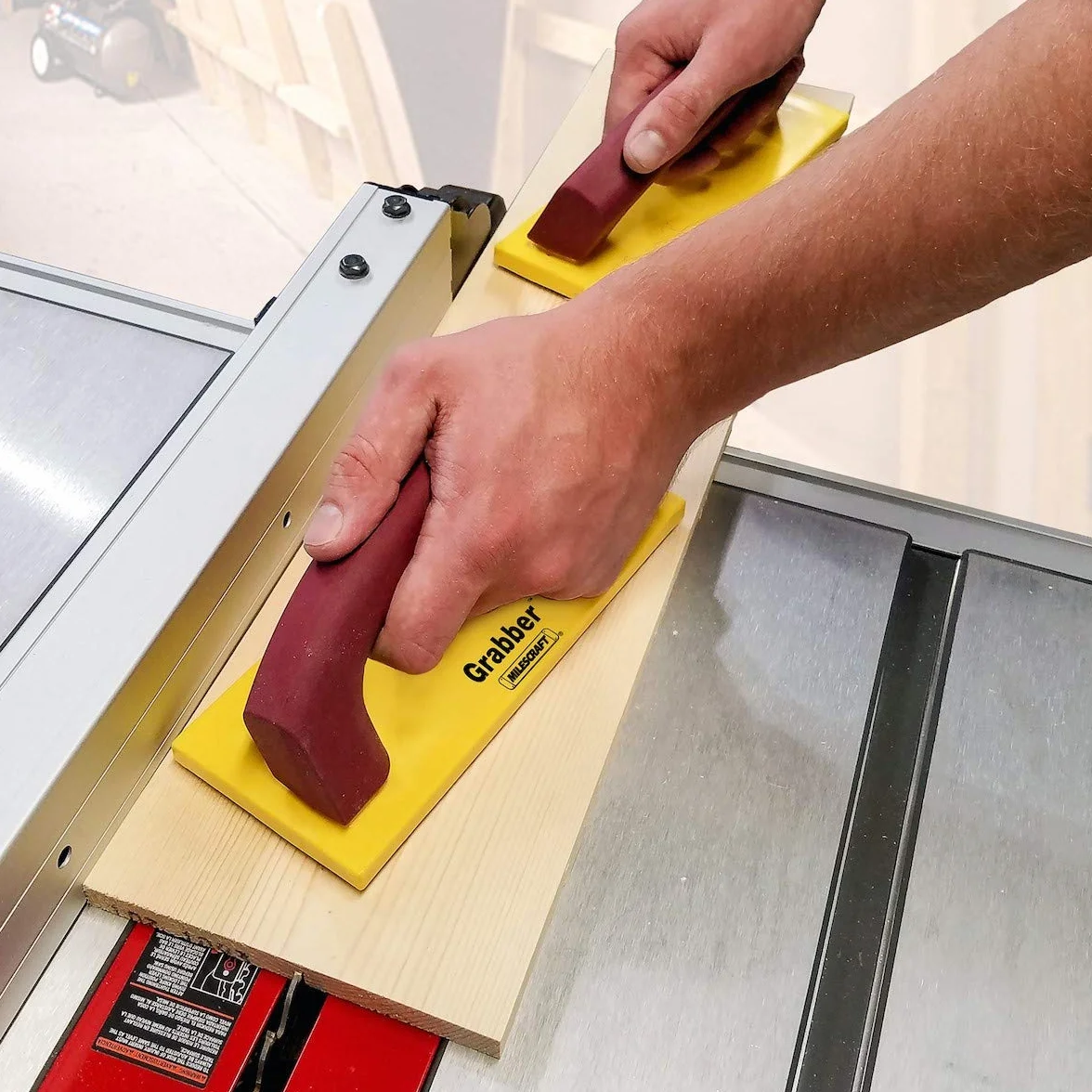 Milescraft Grabber 3403 Grabber Bloc poussoir pour scies de table, tables de défonceuse, scies à ruban et joints, jaune/rouge