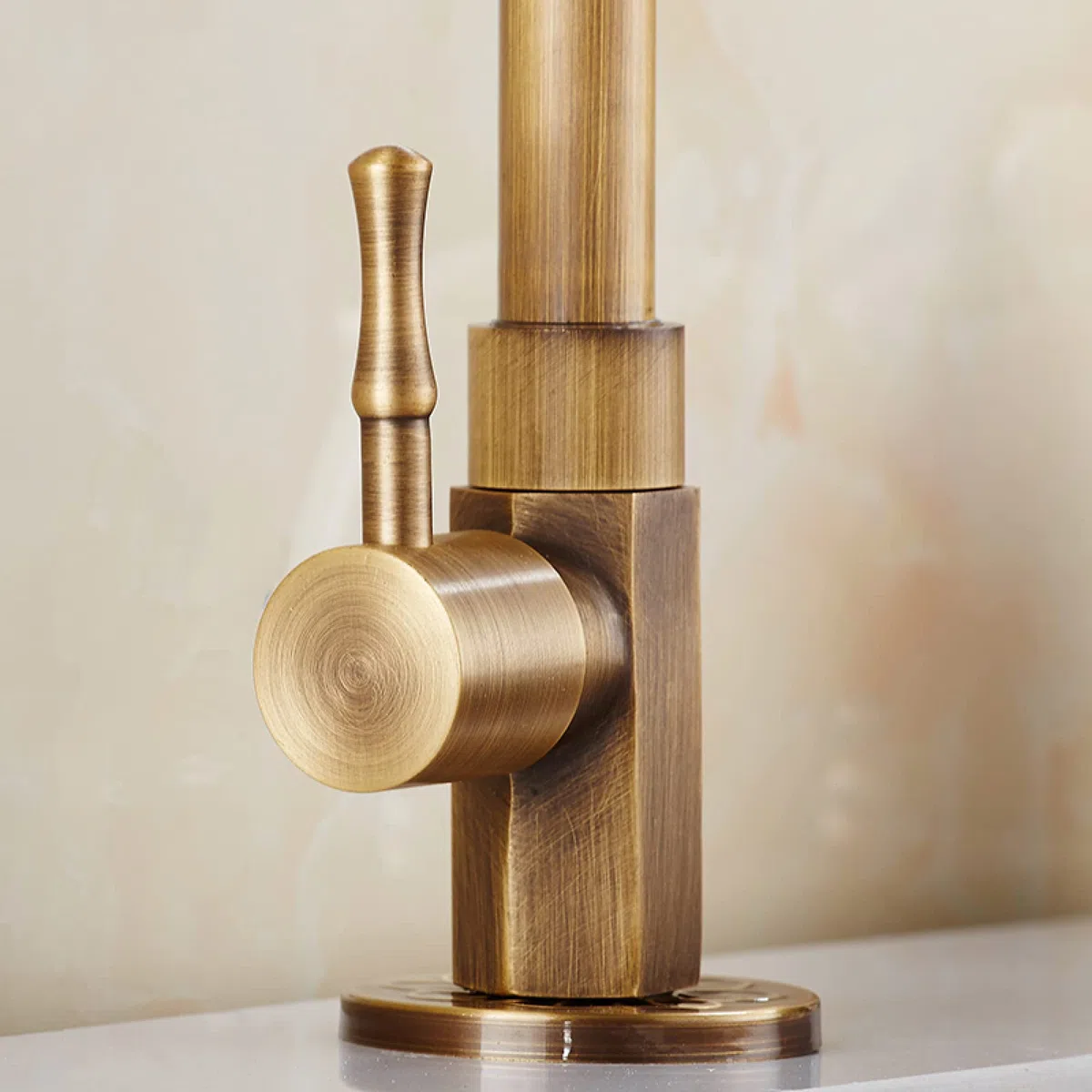 Robinets de lavabo 1 pc Robinet en laiton classique uniquement pour eau froide Robinet d’évier de cuisine col de cygne à levier unique Robinet extérieur