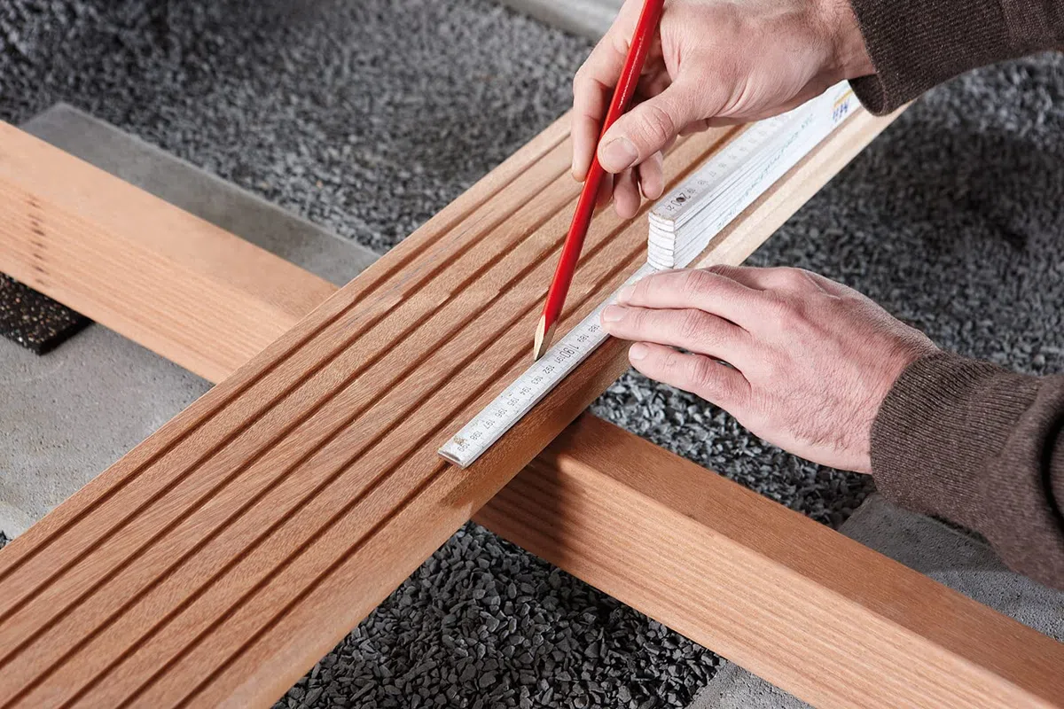 wolfcraft 6985000 - Serre-joint à Main pour Pose Terrasse, Noir & 6960000 - Kit de Perçage pour Terrasse Bois - Pour un Vissage des Lames de Terrasse - Pour Lames de 100 à 145 mm - 3 pièces