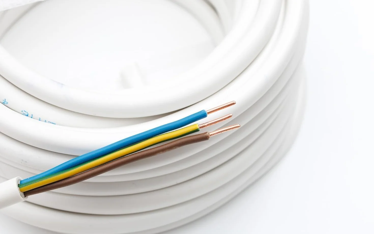 Elpar Câble d'alimentation NYM-J haute performance 3 x 1,5 mm², blanc, robuste, flexible, certifié de sécurité, économe en énergie, longue durée de vie (15 m) pour appareils ménagers et installations