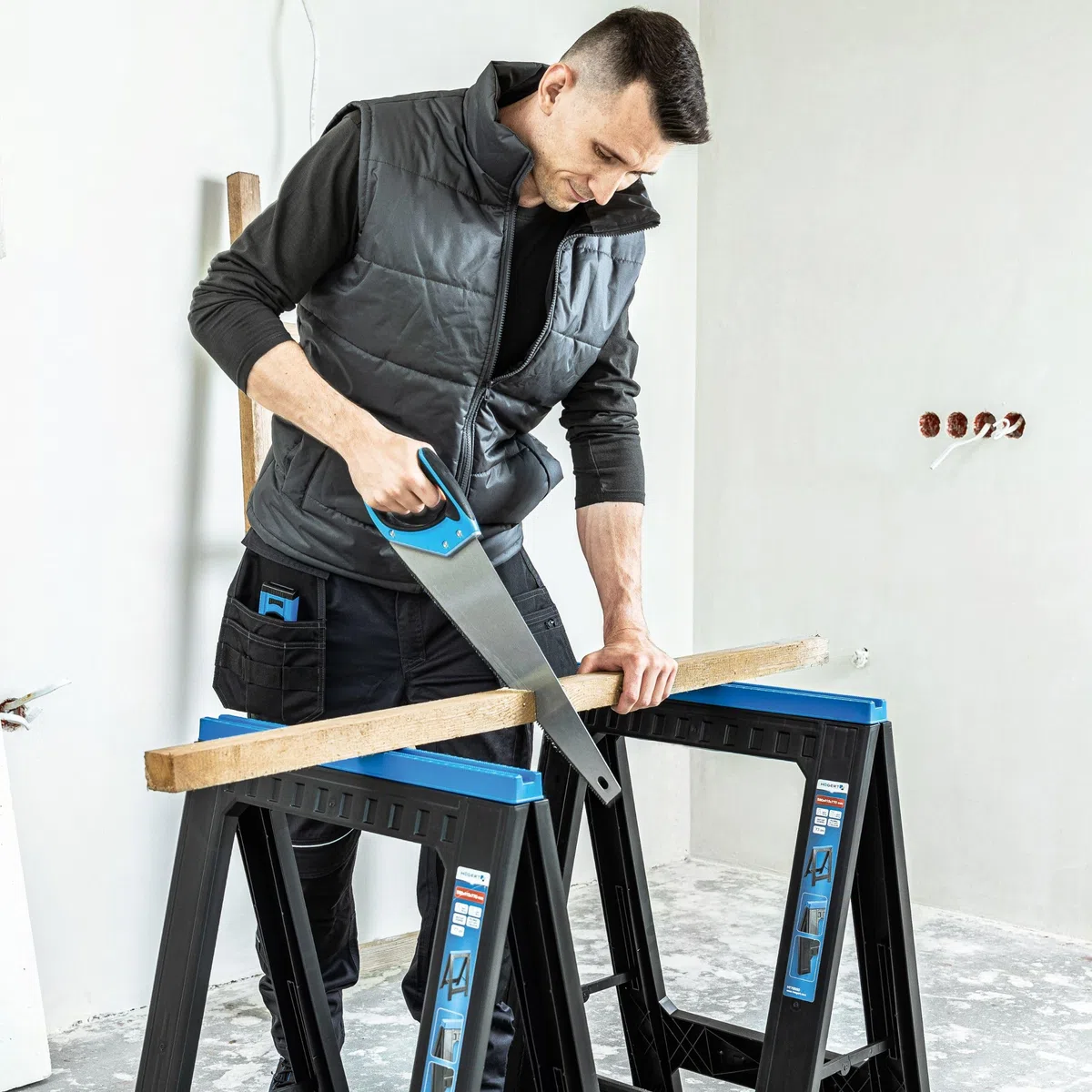 HÖGERT TECHNIK Banc de travail pliant en plastique, hauteur stable 77 cm, tréteau de travail avec pieds antidérapants, deux supports, charge maximale de 350 kg, pour le travail du bois et du métal