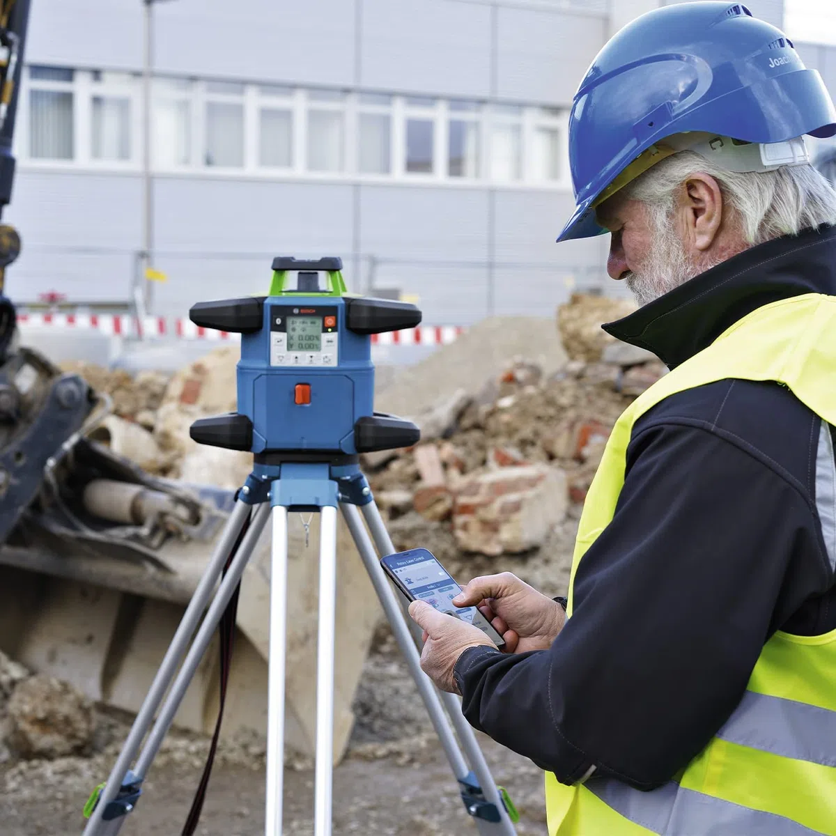 Bosch Professional 18V System laser rotatif GRL 650 CHVG (laser vert, mises à niveau extérieures, 1 batterie 18 V 4,0 Ah + chargeur, avec application dédiée, portée : jusqu’à 650 m, dans coffret)