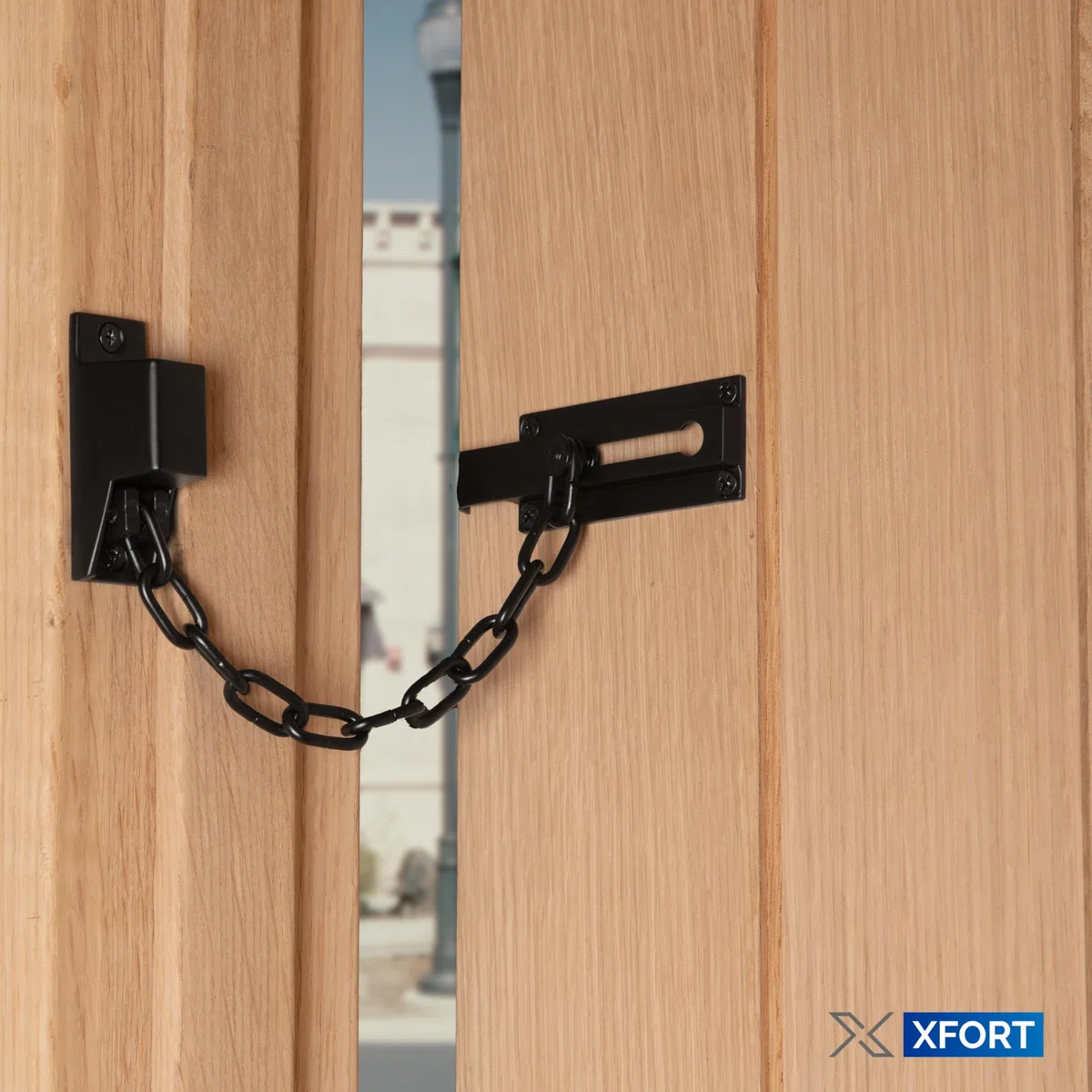 Chaîne de verrouillage de porte XFORT en laiton poli, chaîne de sécurité pour porte avant avec mécanisme de déverrouillage par clé externe.