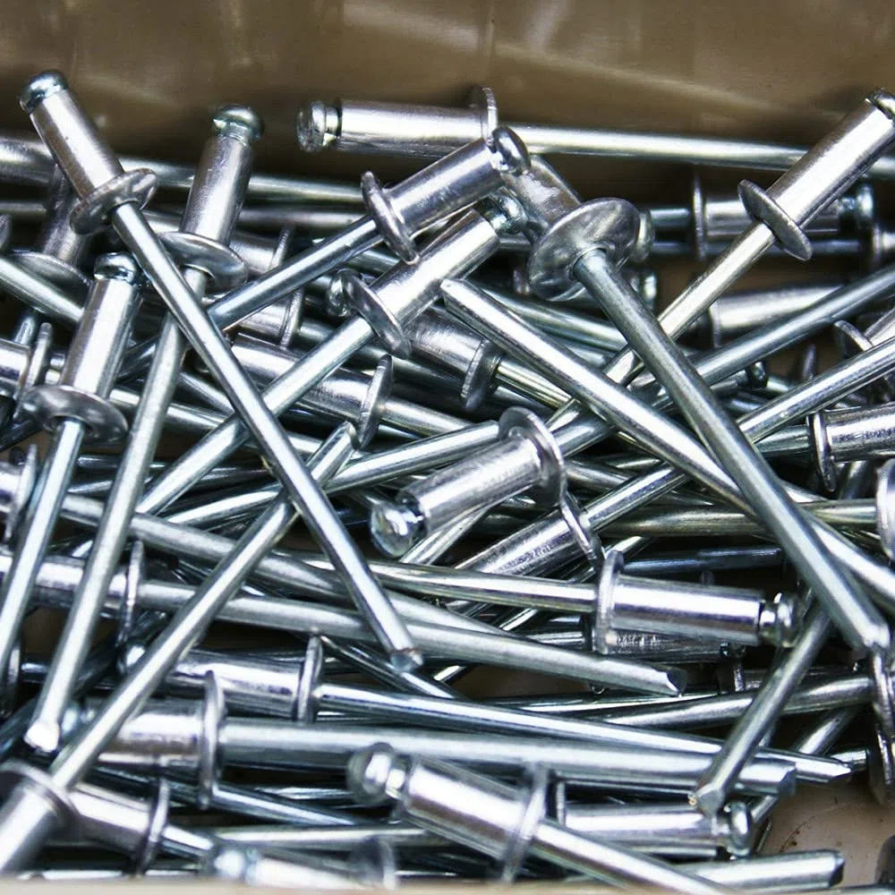 Pince à riveter en aluminium et acier avec 5 embouts et 75 rivets, clé à rivet et récipient de collecte poignée en acier