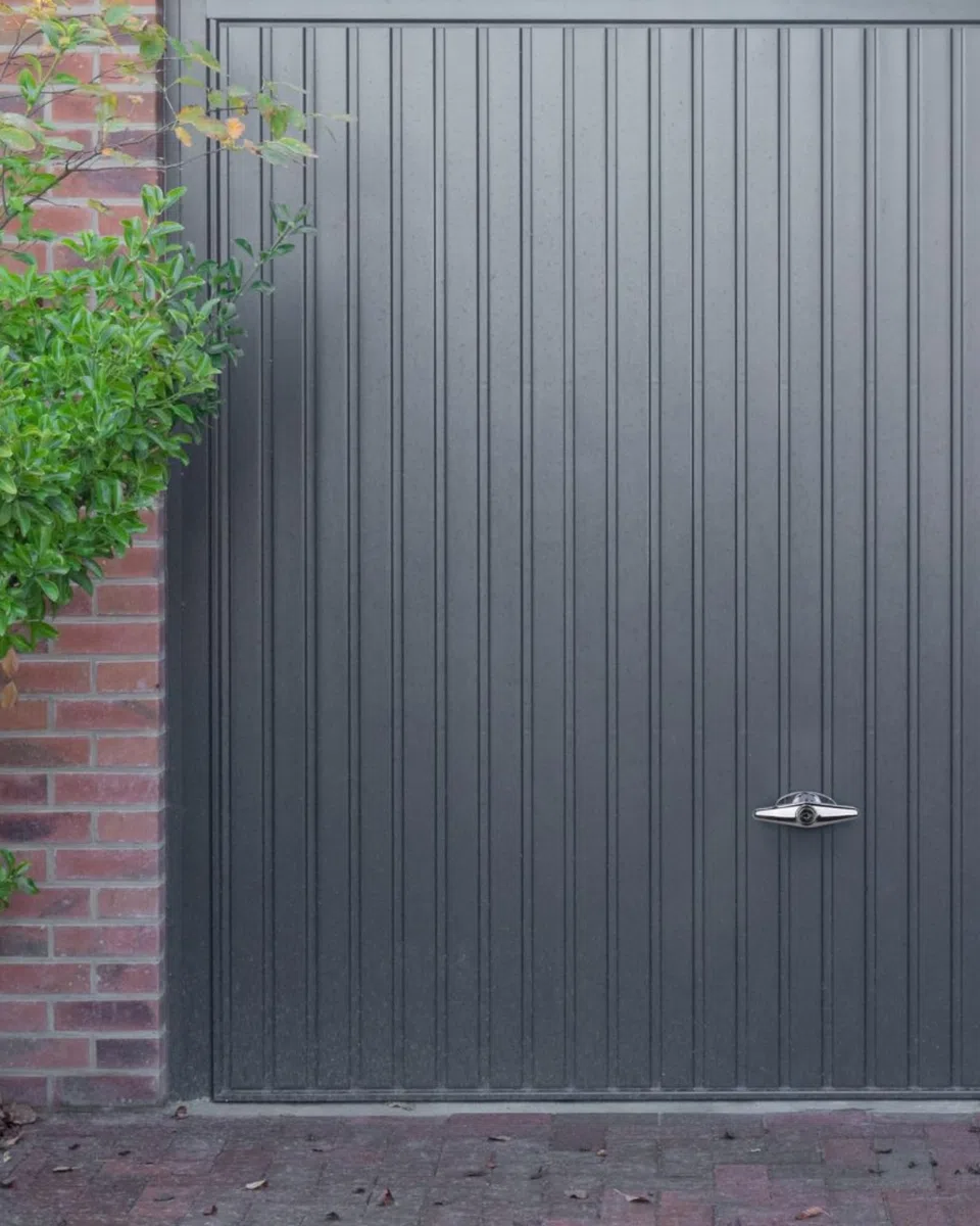 JUVA Poignée de porte de garage verrouillable – poignée en T chromée avec carré 8 mm, métal poli – pour portes basculantes – manœuvre sûre & haute résistance aux intempéries