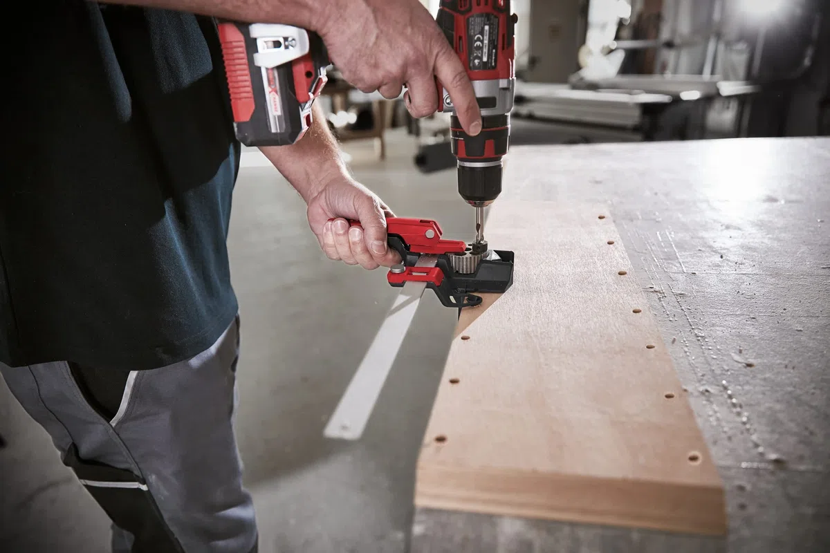 kwb Cheveux/cheville avec règle de 30 cm, trous de 3 à 12 mm avec trous de base, pochoir de perçage droit en bois, métal et plus encore, perceuse à chevilles | Corps plastique robuste | perçages 3–12 mm, d’avant-trou inclus | patins caoutchouc antidérapan
