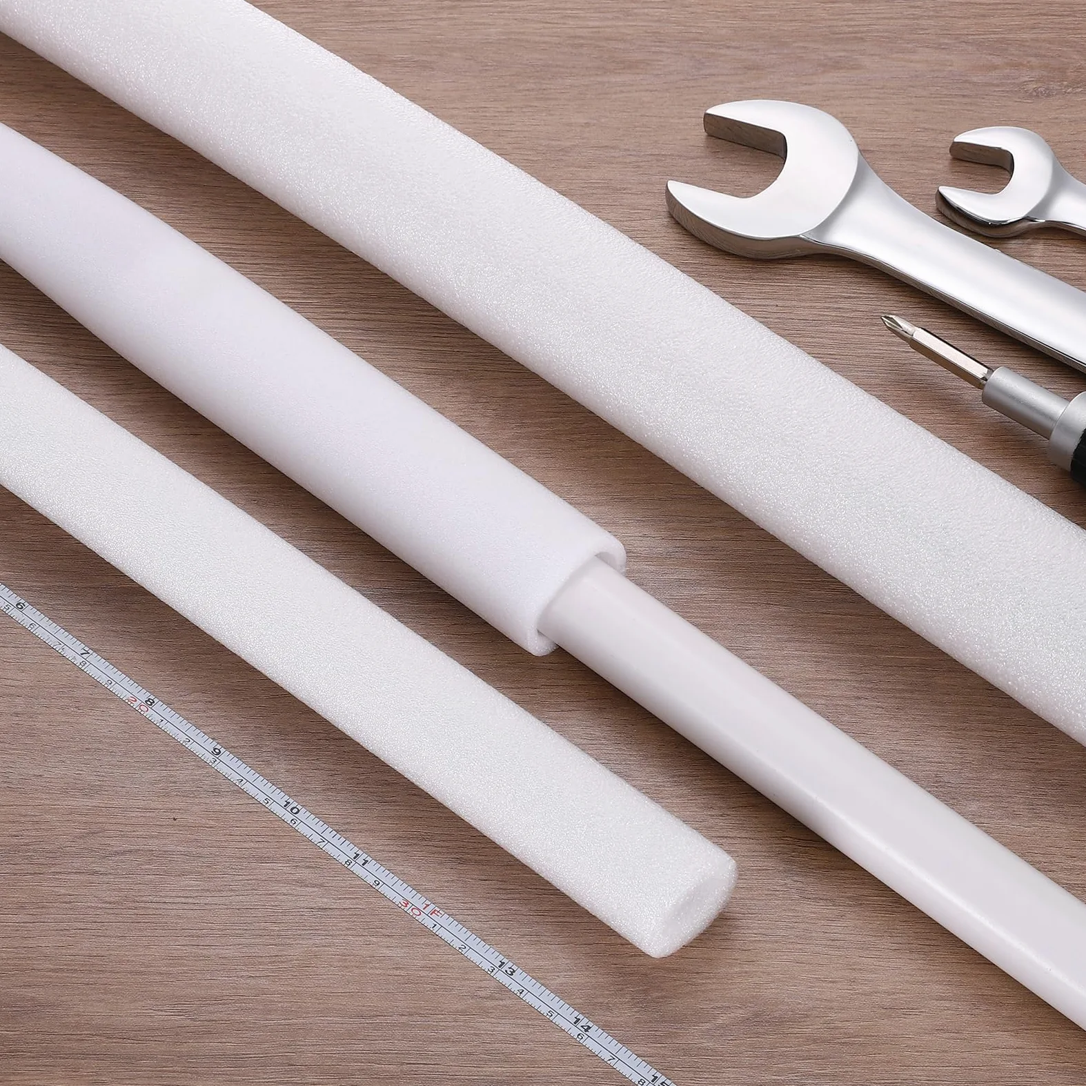 QUARKZMAN 2 Pcs Tube Isolation En Mousse Pour Tuyau 1.58 Pouce 3.3 Pieds, Covers Pour Tuyau Creux Pour Protection Hivernale Extérieure Tuyau D'Eau Chaude/Froide, Blanc OD 1.97"