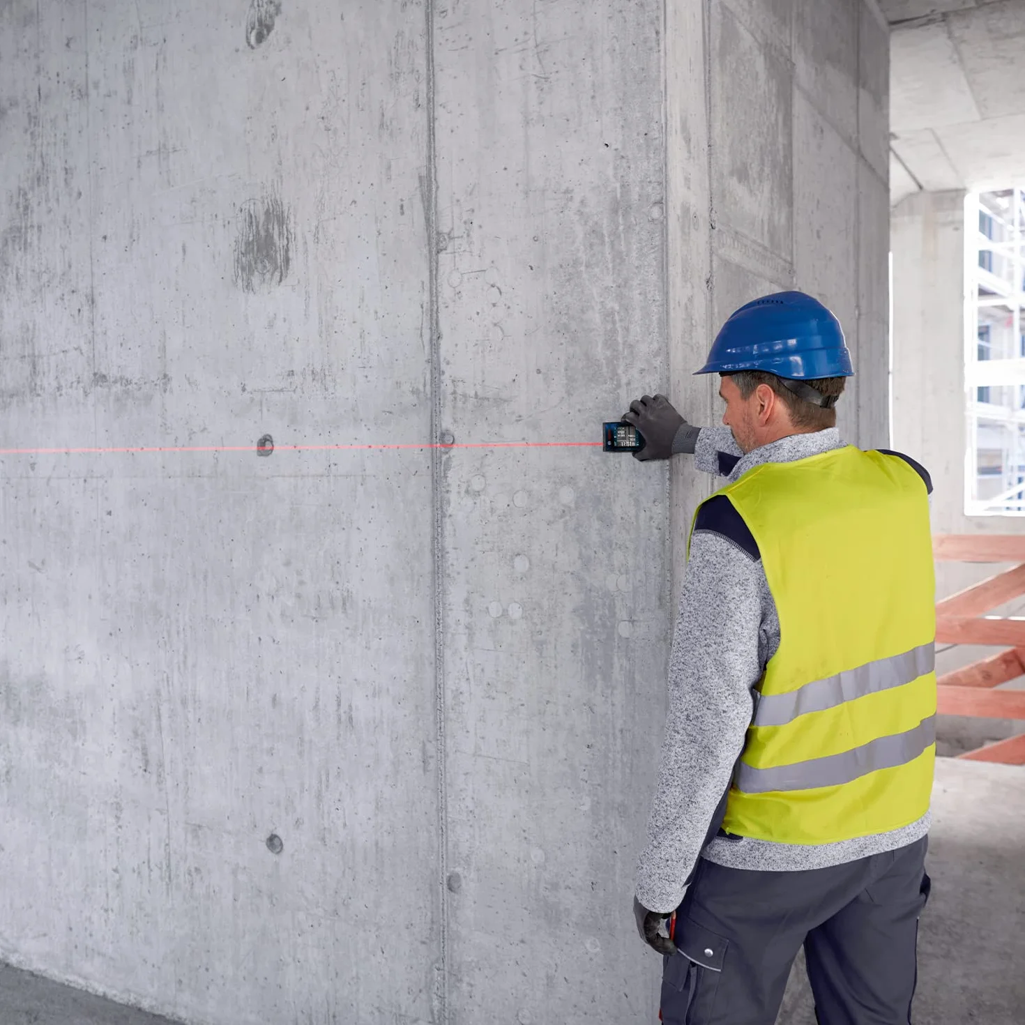 Bosch Professional télémètre Laser GLM 150-27 C (caméra intégrée, Batterie 3,6 V intégrée, portée : Jusqu’à 150 m, Robuste, IP54, ± 1,5 mm*, dragonne, Housse)