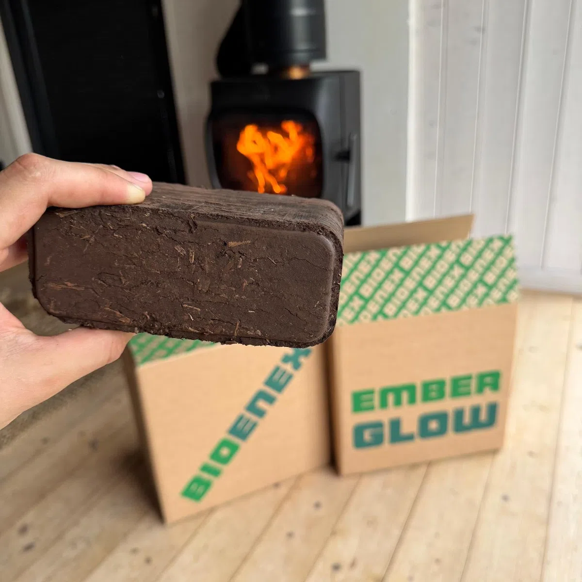Briquettes de Nuit Emberglow | Chaleur Jusqu’à 8 Heures | Chaque Pack Contient 20 briquettes | Compatibles avec Tous Les appareils de Chauffage au Bois (1 x Pack de 20 kg)