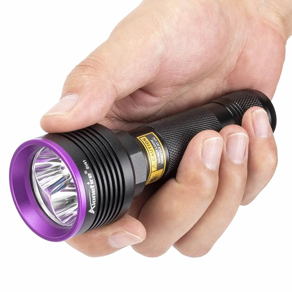 Alonefire SV41 10W Lampe Torche UV LED 395nm Rechargeable Lampe Ultraviolet Lumiere Noire Détecteur D'urine pour Resine, Pêche, Scorpion, Minéraux avec Lunettes de Protection UV, Chargeur, Batterie