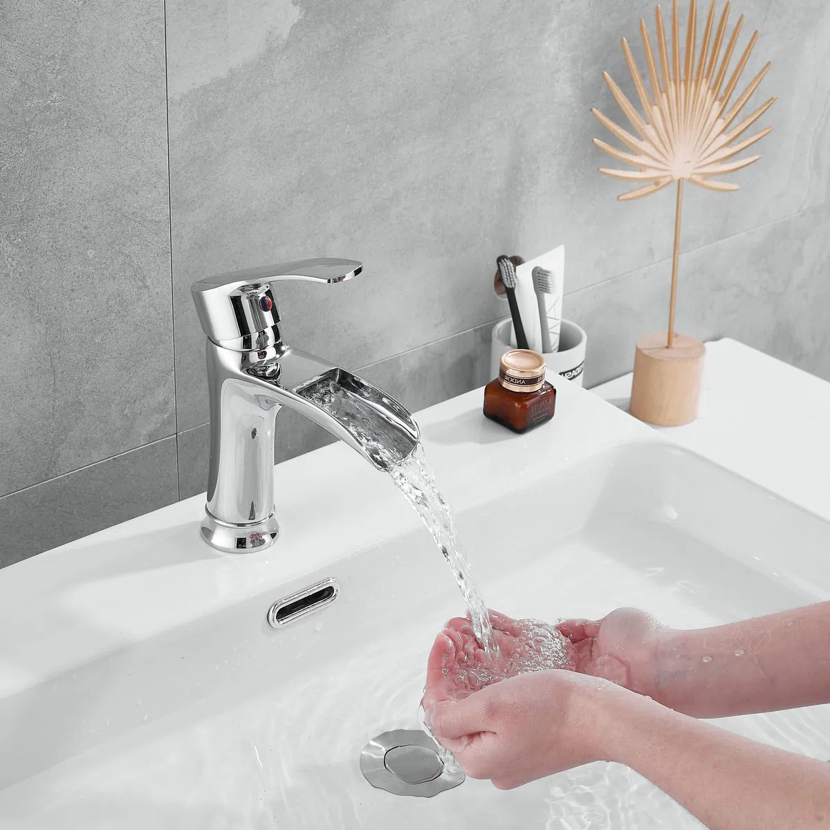 SHUNLI Robinet Salle de Bain Chromé, Mitigeur de Lavabo Cascade, Robinet Lavabo Design Elégant Robinetterie en Laiton (Chromé)