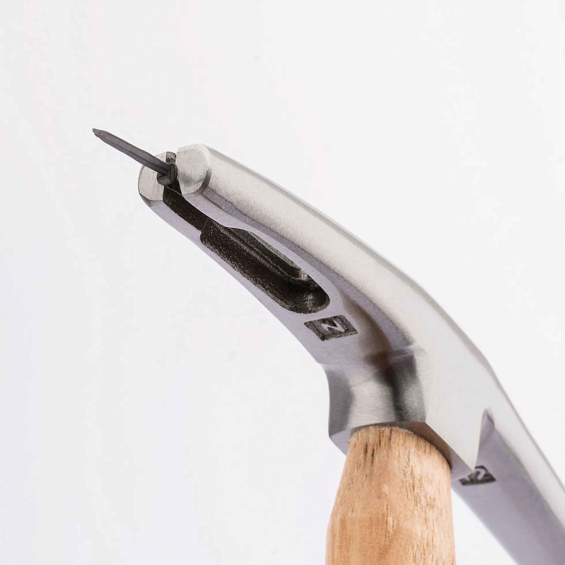 Draper Marteau de tapissier aimanté manche hickory 190g Expert 19724