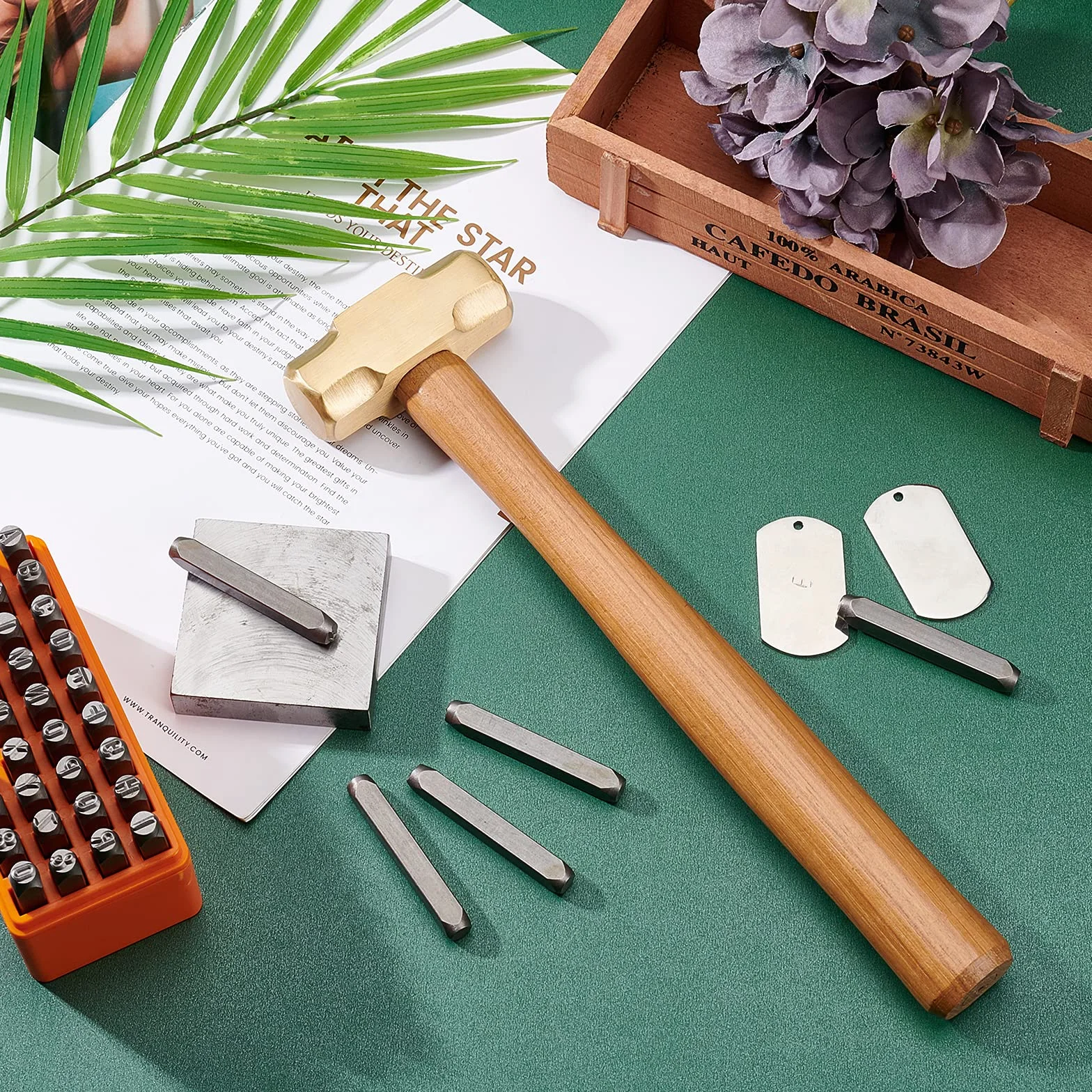 PH PandaHall 1 Livre Marteau en Laiton Marteau de Bijoux en Laiton avec Manche en Bois pour les Outils de Fabrication de Bijoux Artisanale le Travail des Métaux Bracelets Bagues, 298x76x30mm