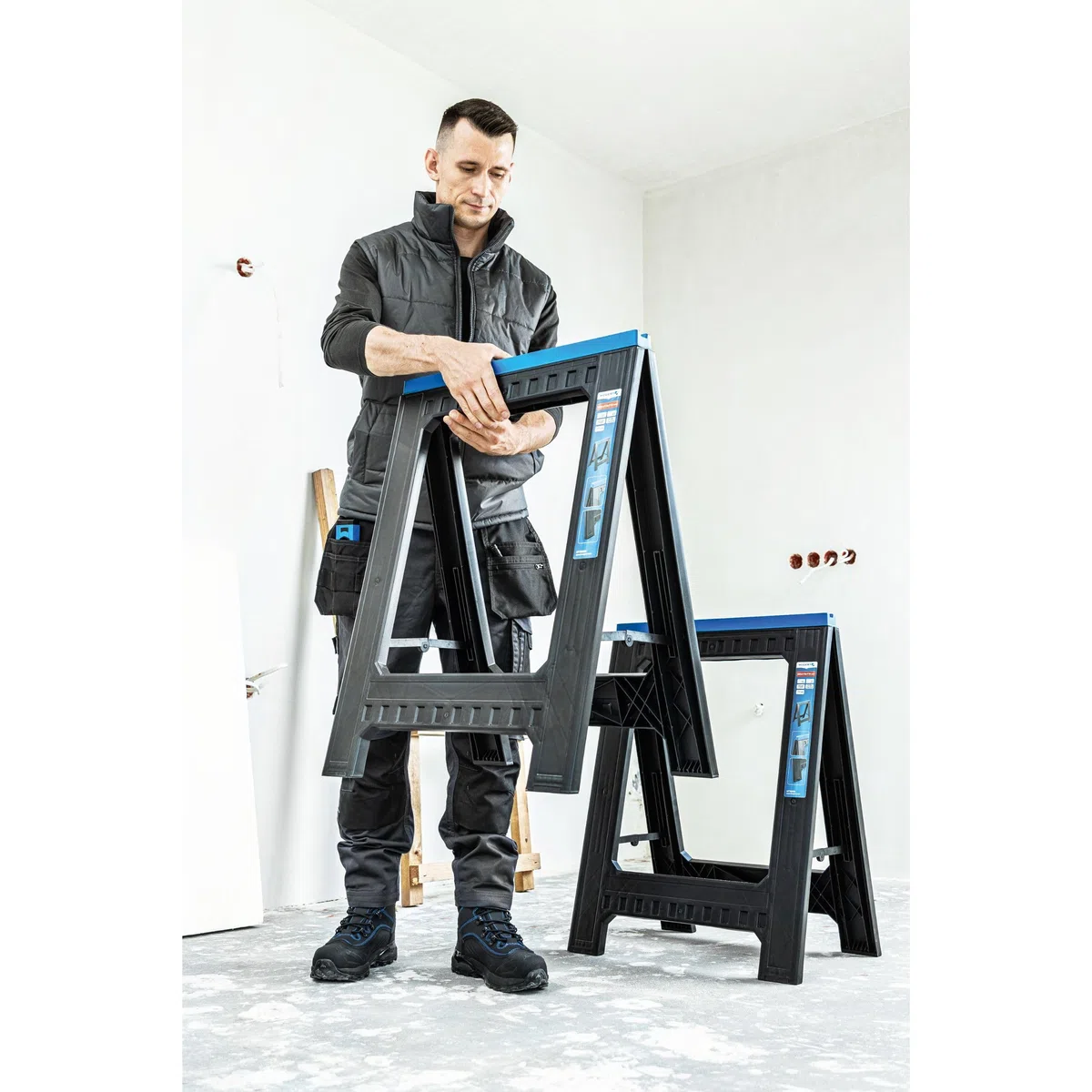 HÖGERT TECHNIK Banc de travail pliant en plastique, hauteur stable 77 cm, tréteau de travail avec pieds antidérapants, deux supports, charge maximale de 350 kg, pour le travail du bois et du métal