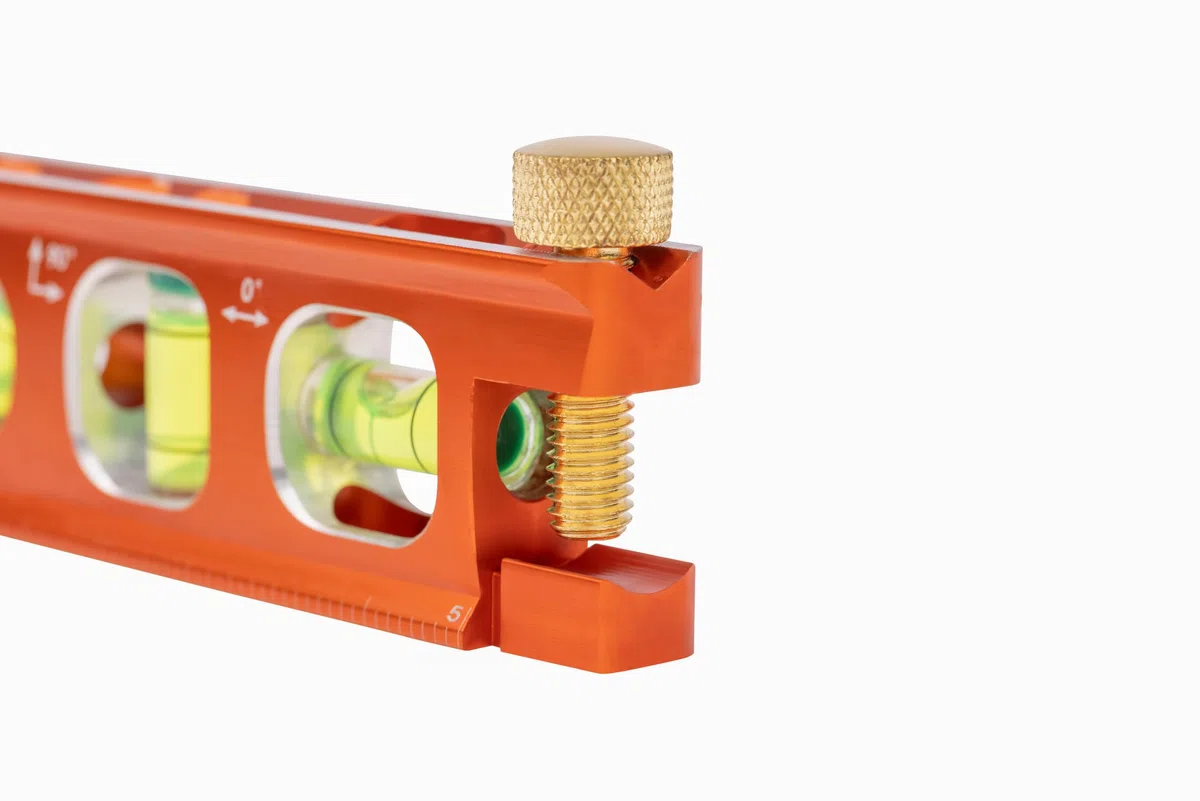 Swanson Tool Co TL041M Niveau torpille magnétique avec collier de serrage en laiton, 15 cm, orange