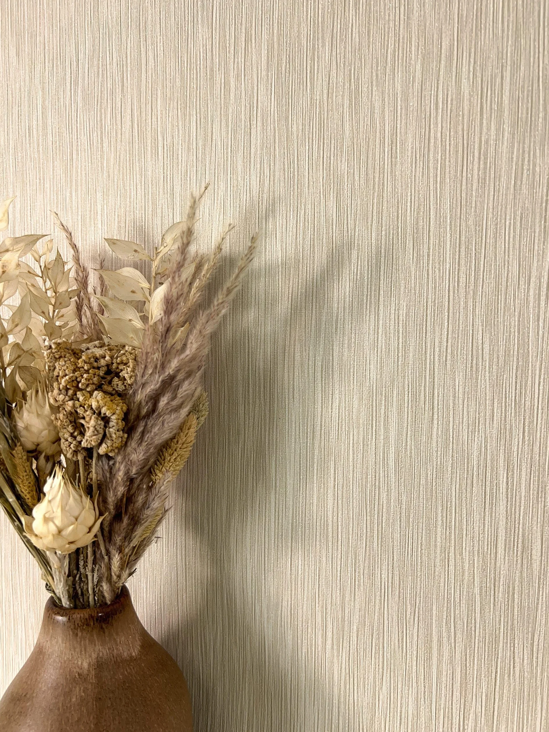 Newroom papier peint intissé beige uni sable salon séjour entrée | ton naturel doux, fine structure linéaire, sans raccord, papier peint chambre, décoration murale bohème, campagne bureau